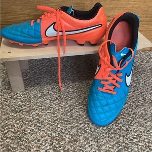 Nike tiempo soccer shoes, size 10.5